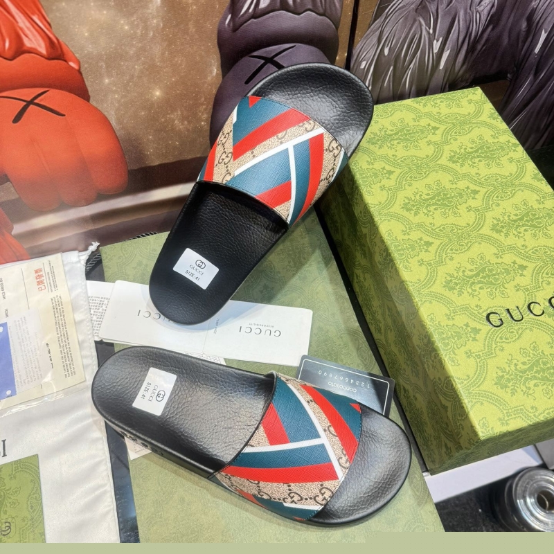 G*u*i slippers